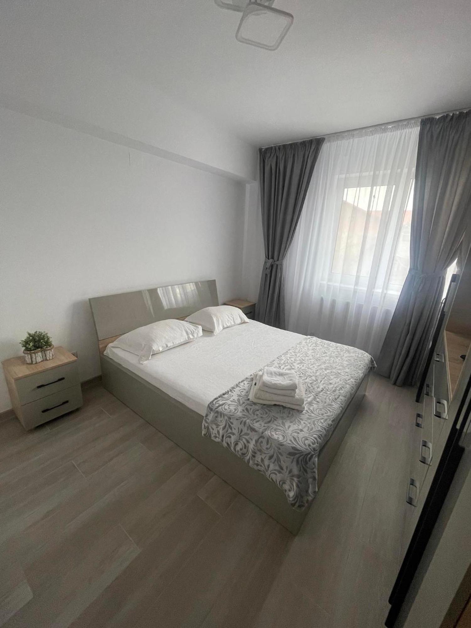 Luxury Apartment 피테슈티 외부 사진