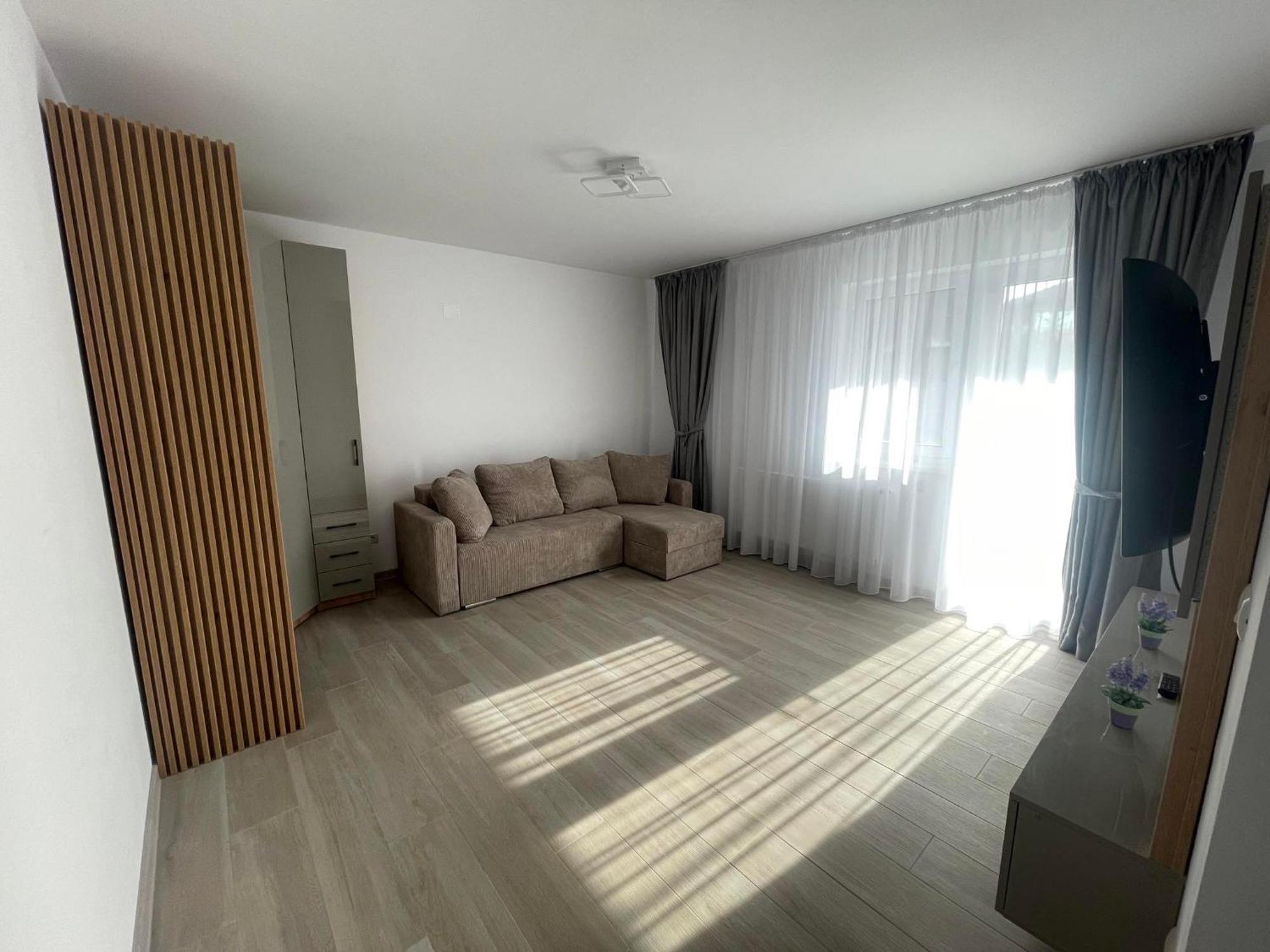 Luxury Apartment 피테슈티 외부 사진